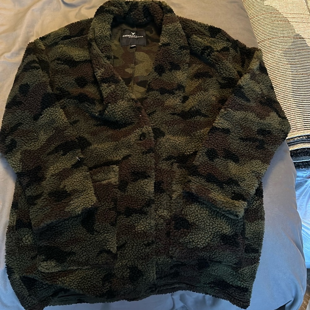 Camo jacket. Fleece. Size L.